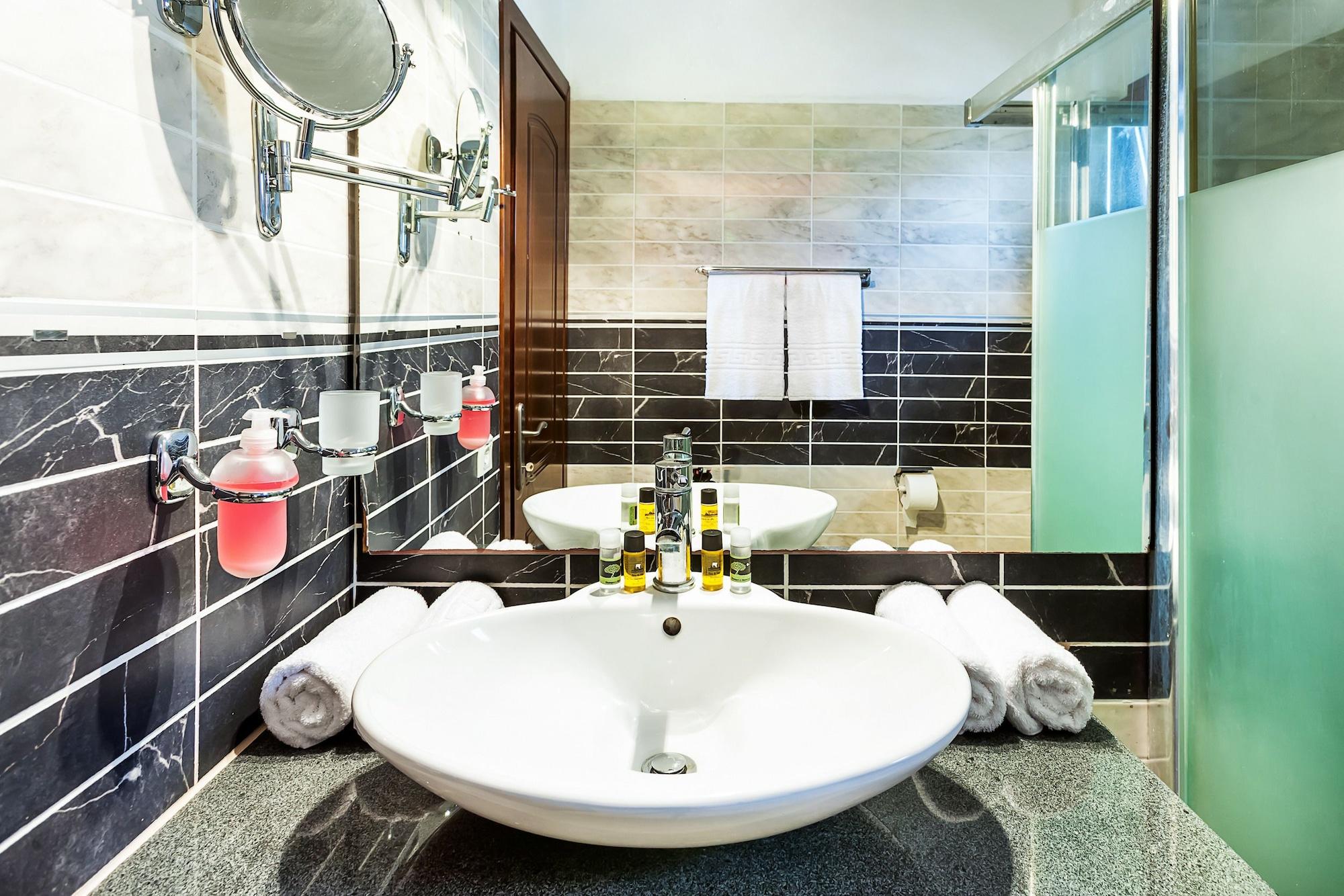 Nereides Hotel ฮานิโอติ ภายนอก รูปภาพ